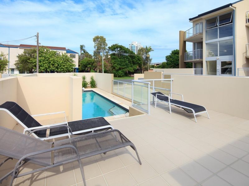 9/8 Proud Street, Labrador QLD 4215