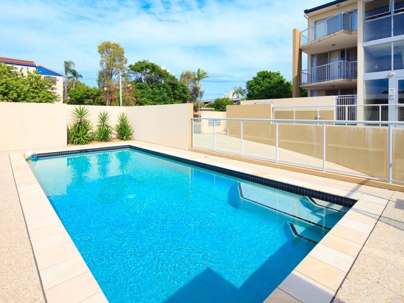 9/8 Proud Street, Labrador QLD 4215