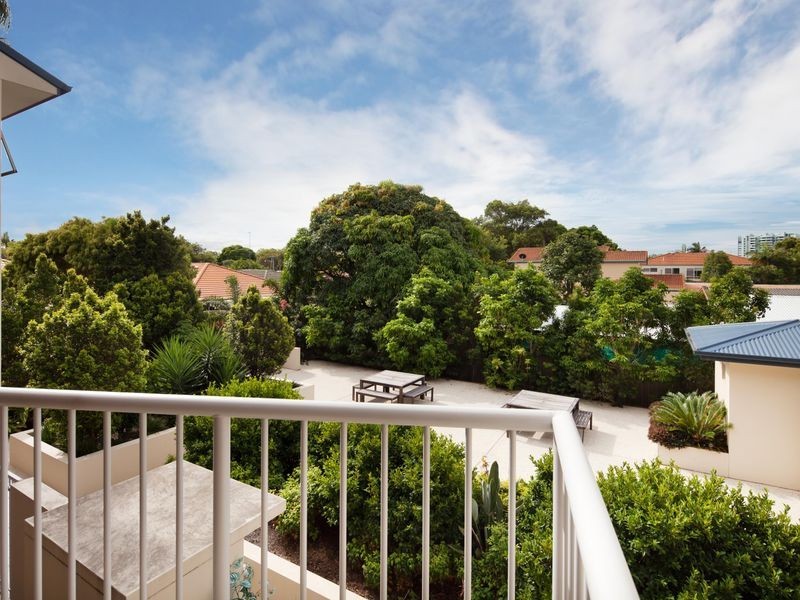 9/8 Proud Street, Labrador QLD 4215