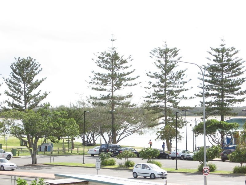 Labrador QLD 4215