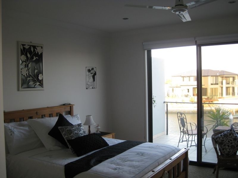 2/39 Compass Drive, Biggera Waters QLD 4216