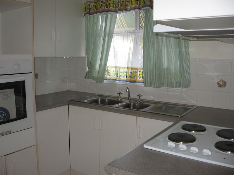 2/5 Liam Court, Labrador QLD 4215