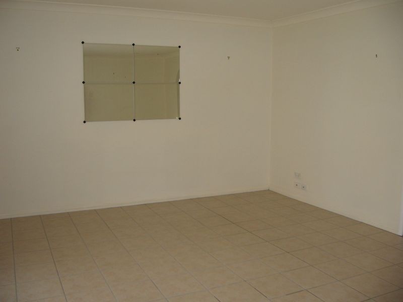 2/5 Liam Court, Labrador QLD 4215