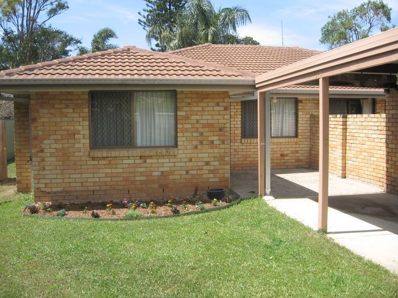 2/175 Olsen Avenue, Labrador QLD 4215