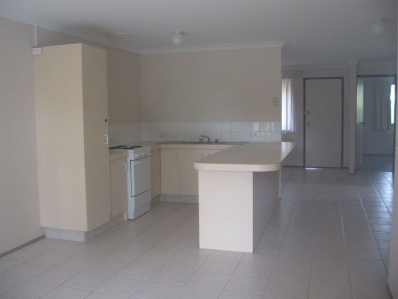 2/175 Olsen Avenue, Labrador QLD 4215