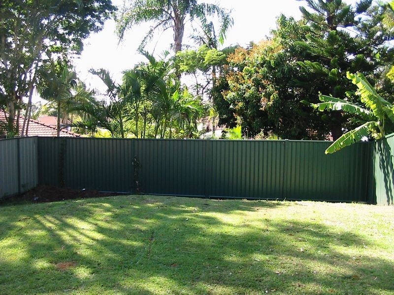 2/175 Olsen Avenue, Labrador QLD 4215