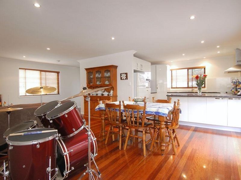 1/10 Nevenia Street, Labrador QLD 4215