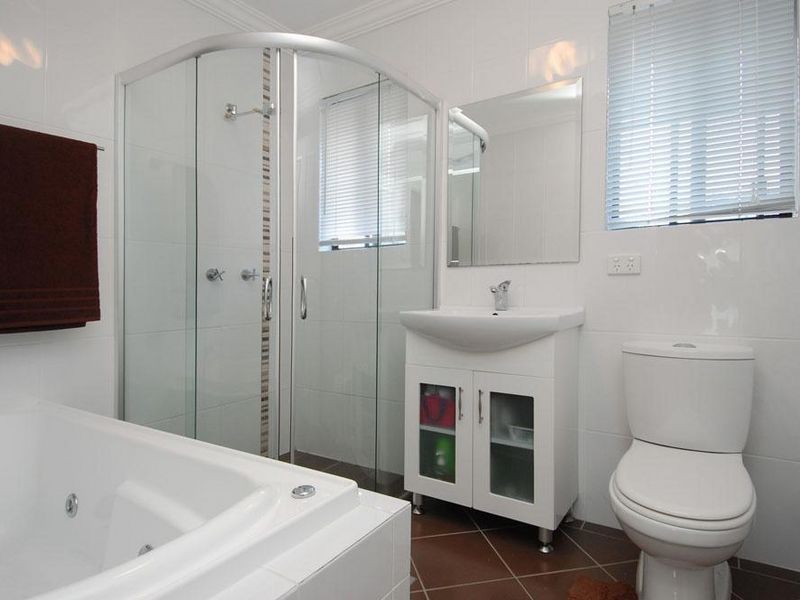 1/10 Nevenia Street, Labrador QLD 4215