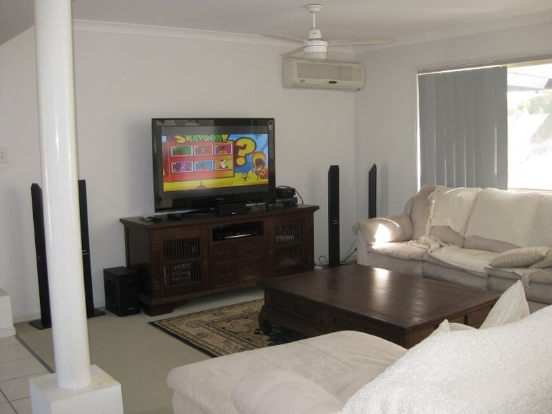 10 Pago Terrace, Pacific Pines QLD 4211