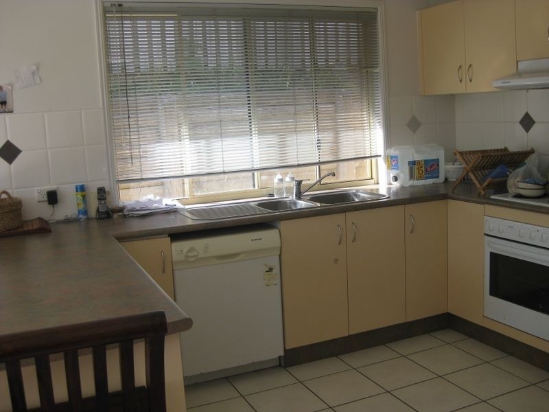 10 Pago Terrace, Pacific Pines QLD 4211