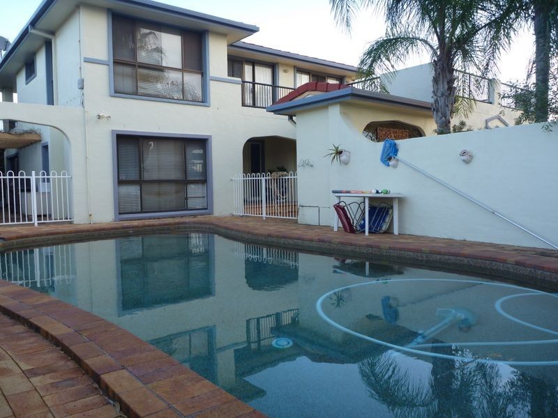 6 Thompson Street, Biggera Waters QLD 4216