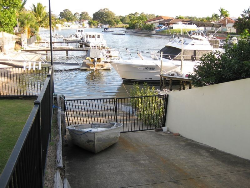 6 Thompson Street, Biggera Waters QLD 4216