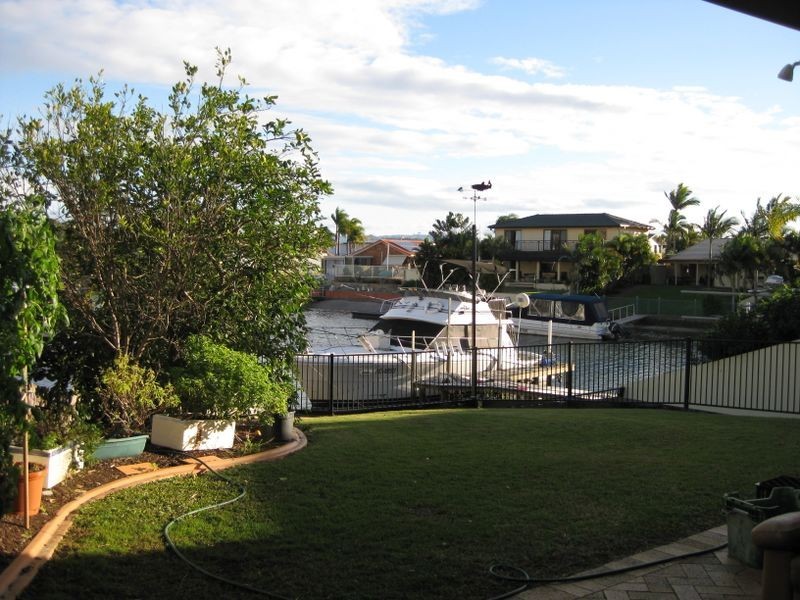 6 Thompson Street, Biggera Waters QLD 4216