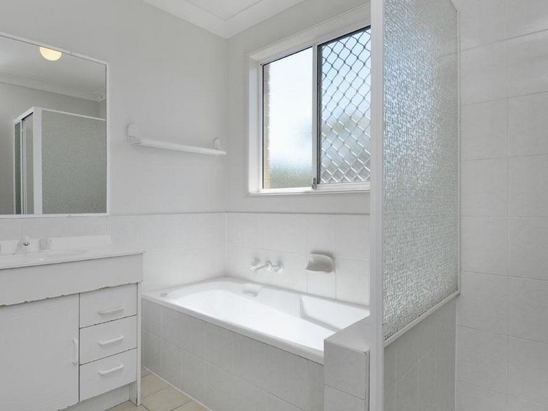 38 Kenny Drive, Labrador QLD 4215