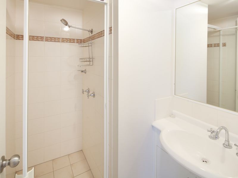 11/3-5 Norman Street, Southport QLD 4215
