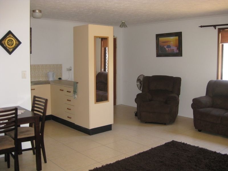 2/20 Bright Avenue, Labrador QLD 4215