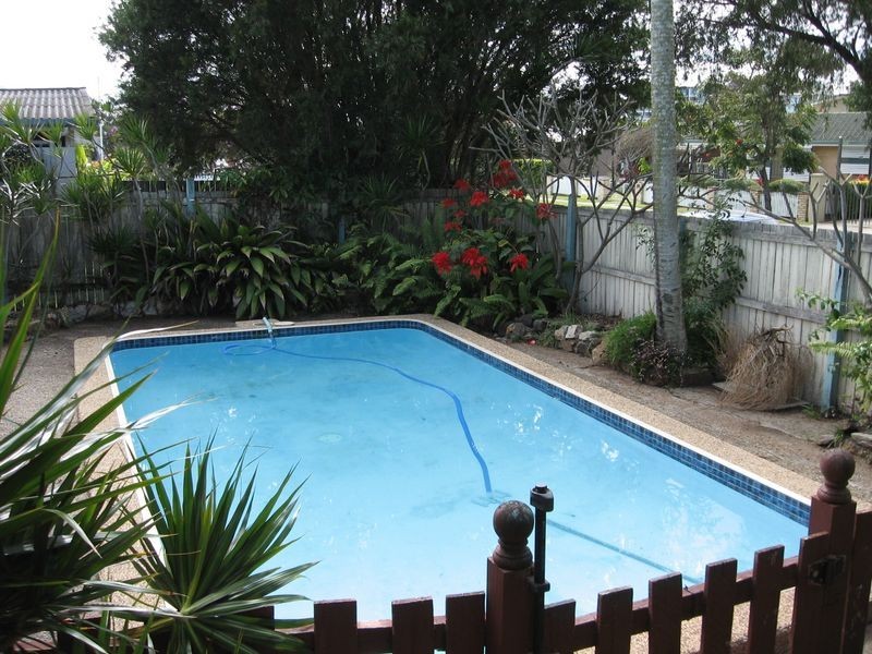 1 Penrock Parade, Labrador QLD 4215
