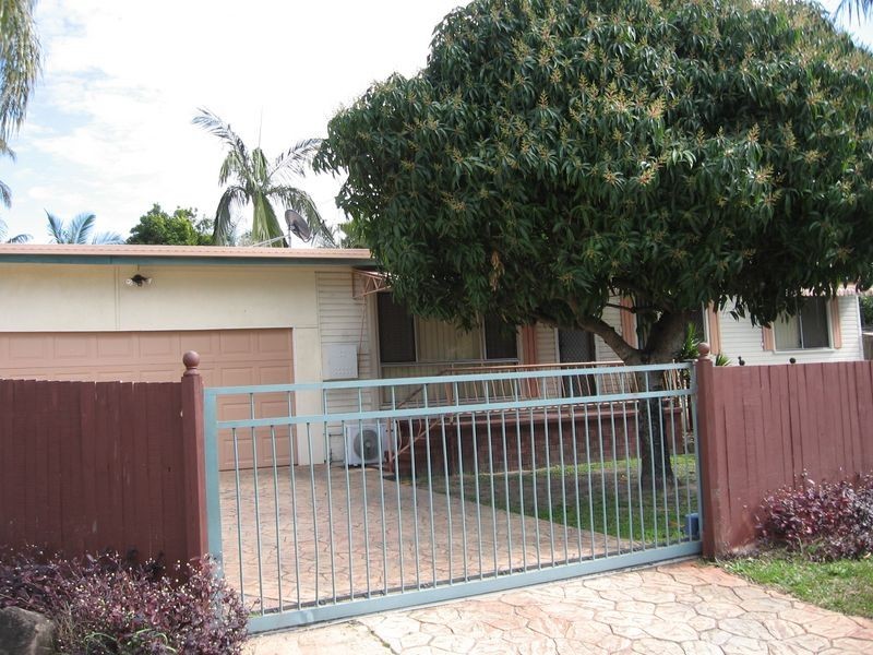 1 Penrock Parade, Labrador QLD 4215
