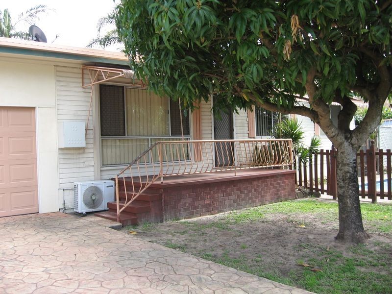 1 Penrock Parade, Labrador QLD 4215
