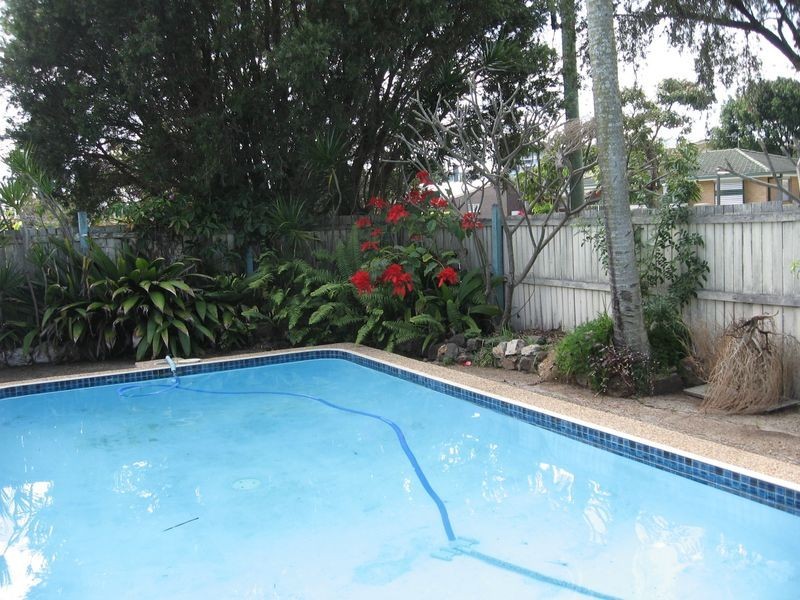 1 Penrock Parade, Labrador QLD 4215