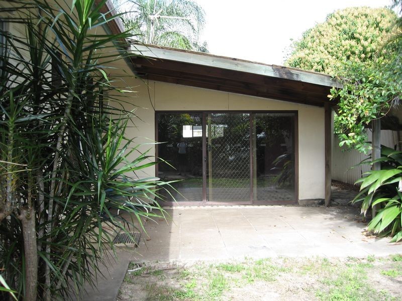 1 Penrock Parade, Labrador QLD 4215