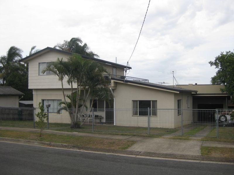 4 Allden Avenue, Labrador QLD 4215