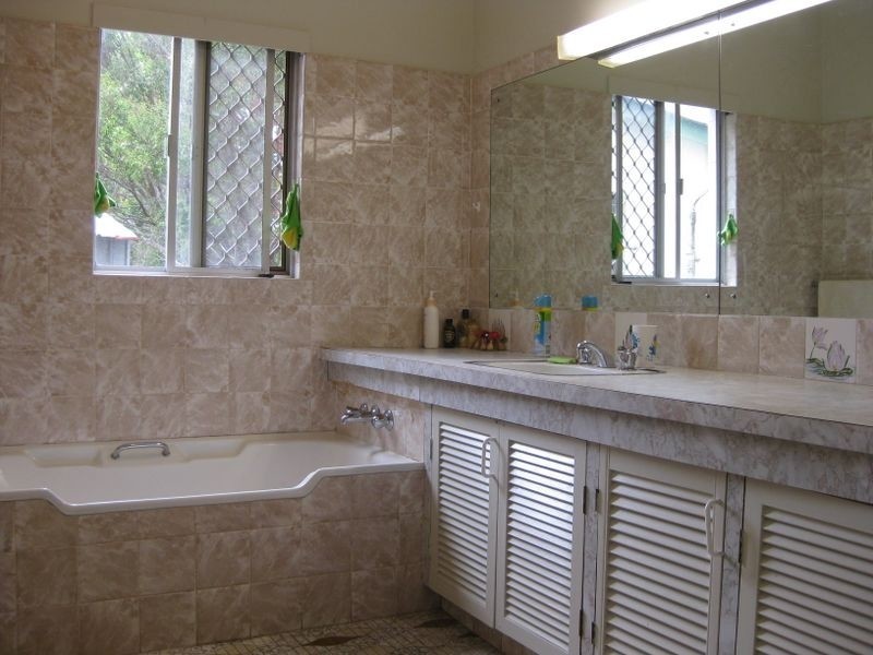4 Allden Avenue, Labrador QLD 4215