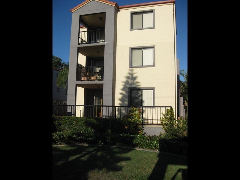 2/5 Loder Street, Biggera Waters QLD 4216