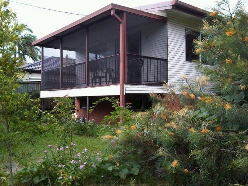 42 Ashbourne Terrace, Biggera Waters QLD 4216