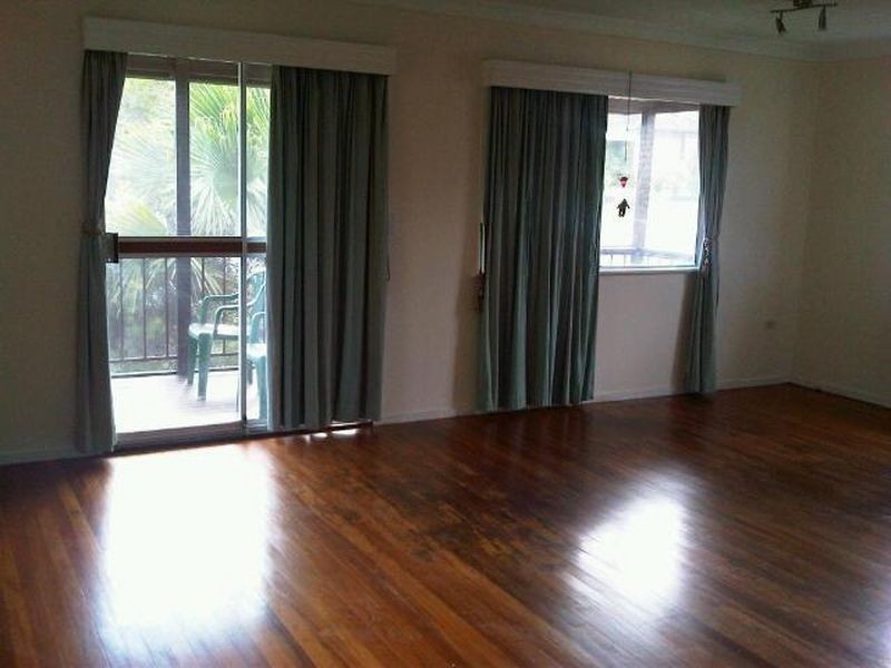 42 Ashbourne Terrace, Biggera Waters QLD 4216