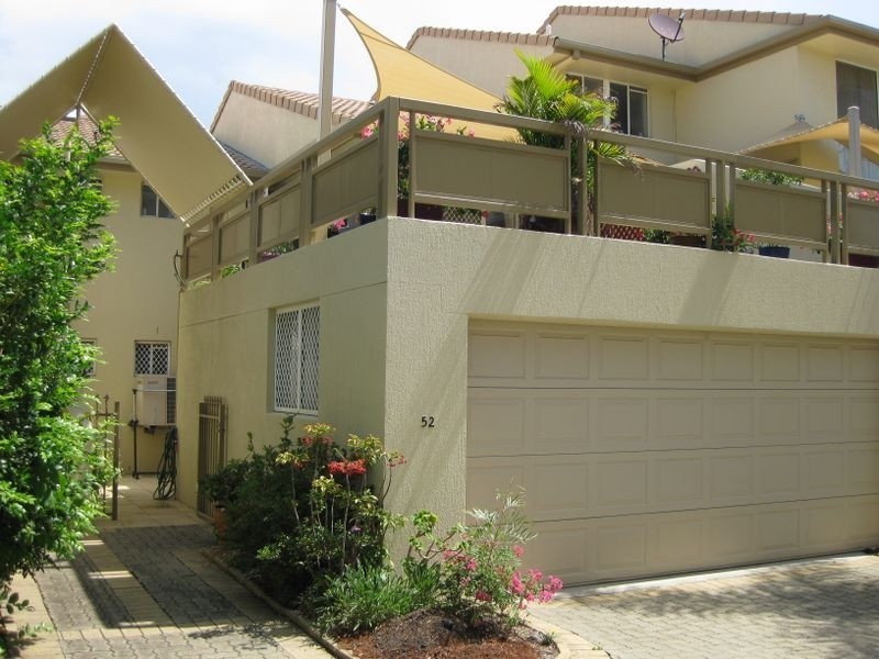 52/100 Morala Avenue, Runaway Bay QLD 4216