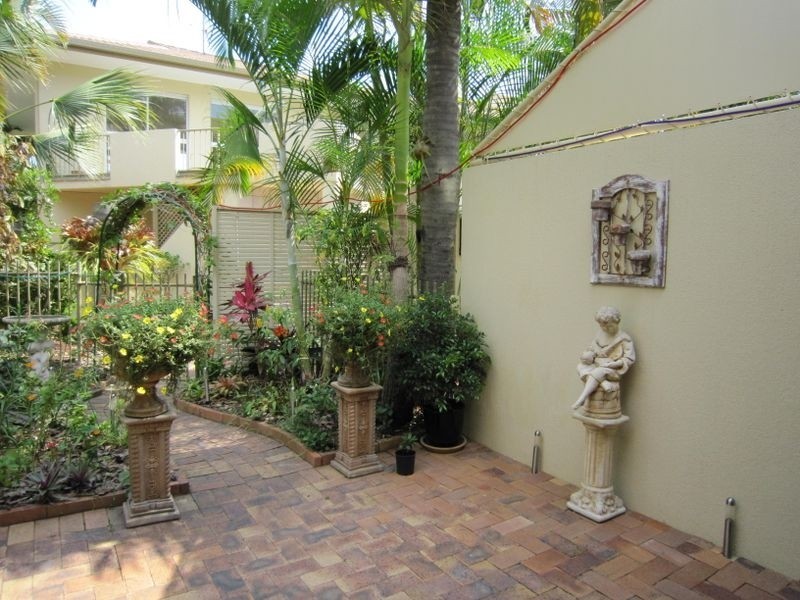 52/100 Morala Avenue, Runaway Bay QLD 4216