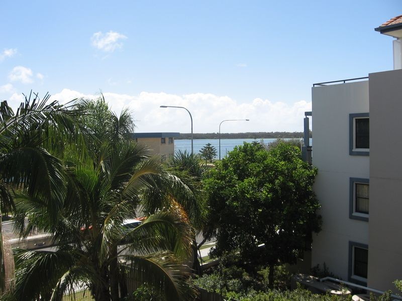 11/10 Brisbane Road, Labrador QLD 4215