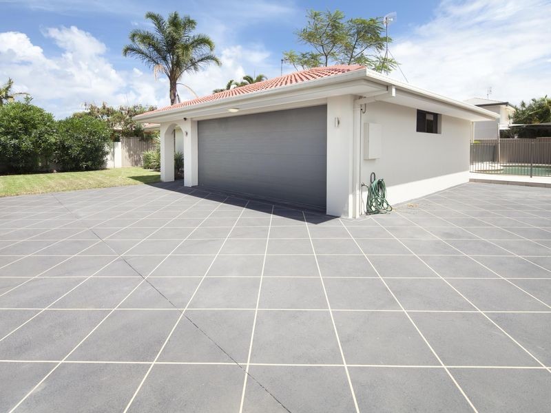 10 Tradewinds Avenue, Paradise Point QLD 4216