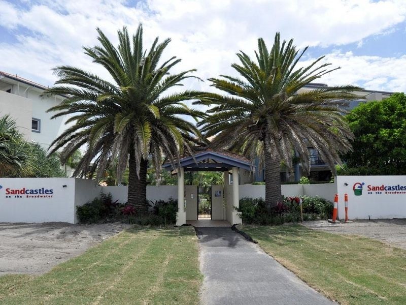 105/392 Marine Parade, Labrador QLD 4215