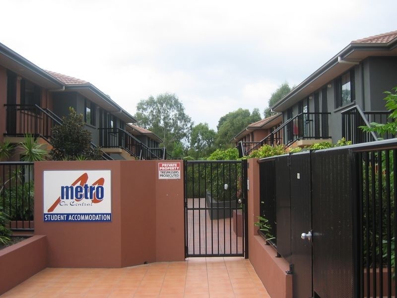 3/7 Brown Street, Labrador QLD 4215