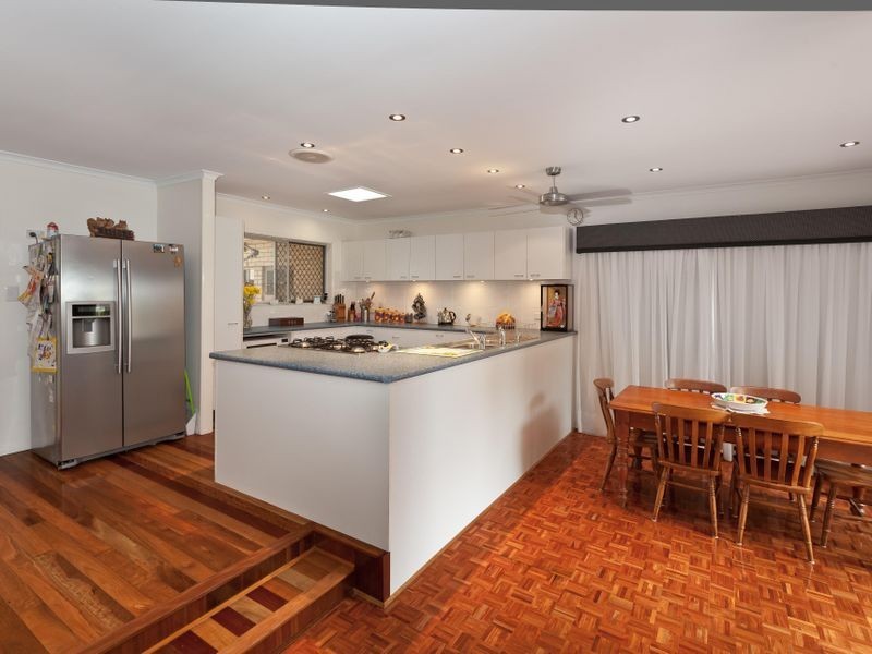 82 Imperial Parade, Labrador QLD 4215