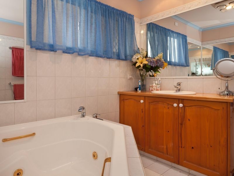 82 Imperial Parade, Labrador QLD 4215