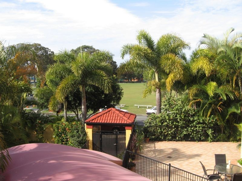 16/10 Bath Street, Labrador QLD 4215