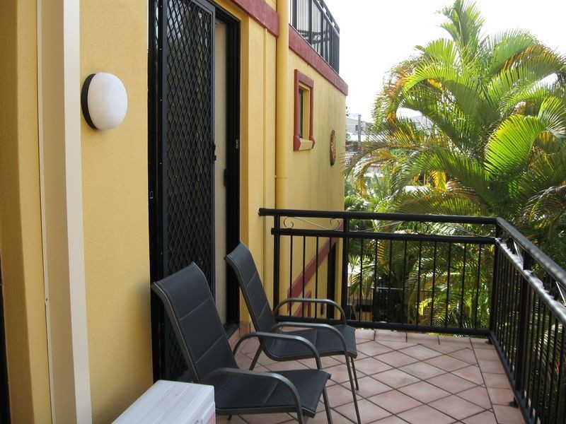 16/10 Bath Street, Labrador QLD 4215