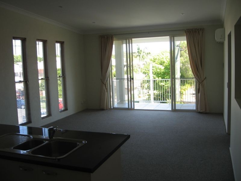 1A/30 Harley Street, Labrador QLD 4215