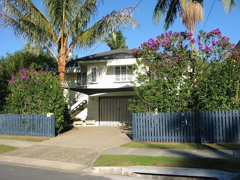 6 Kerr Avenue, Southport QLD 4215