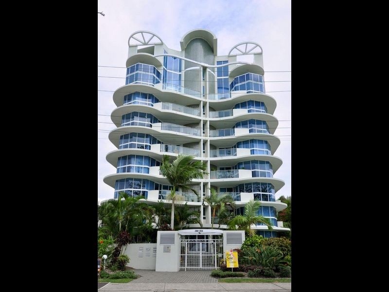 12/204 Marine Parade, Labrador QLD 4215