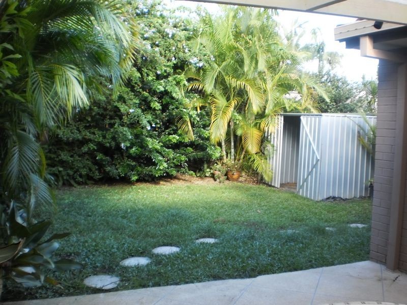 1/19 Nina Parade, Arundel QLD 4214