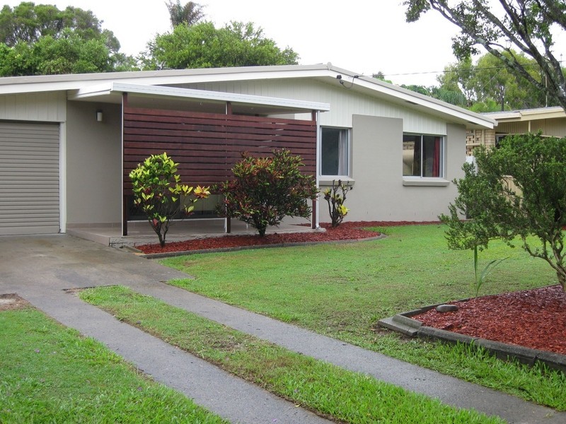 8 Goss Avenue, Labrador QLD 4215