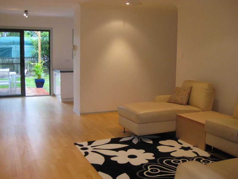 8 Goss Avenue, Labrador QLD 4215