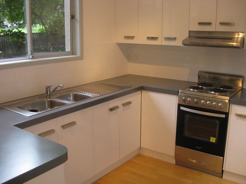 8 Goss Avenue, Labrador QLD 4215