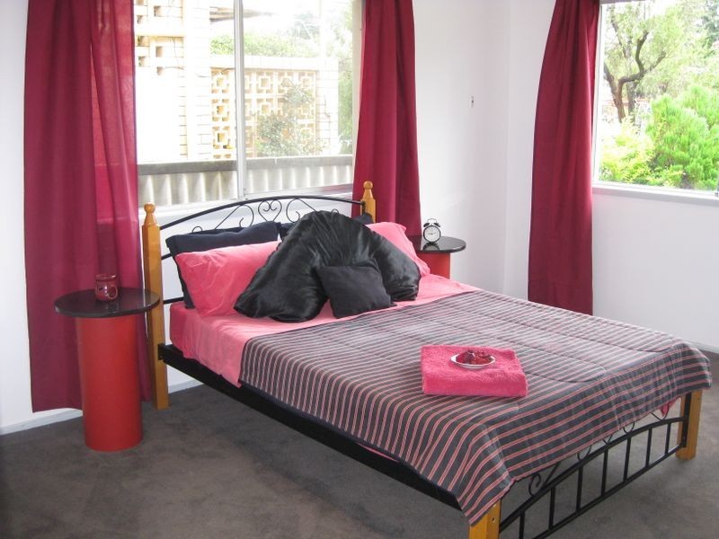 8 Goss Avenue, Labrador QLD 4215