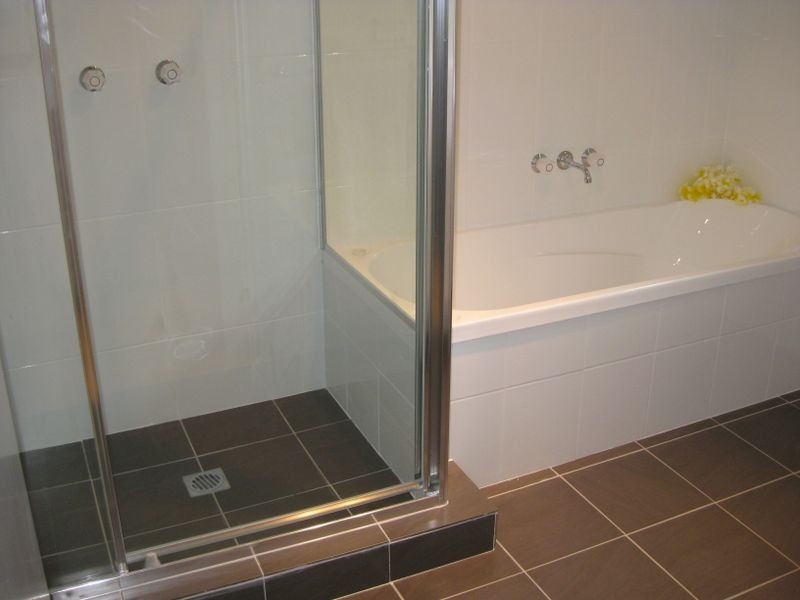 8 Goss Avenue, Labrador QLD 4215