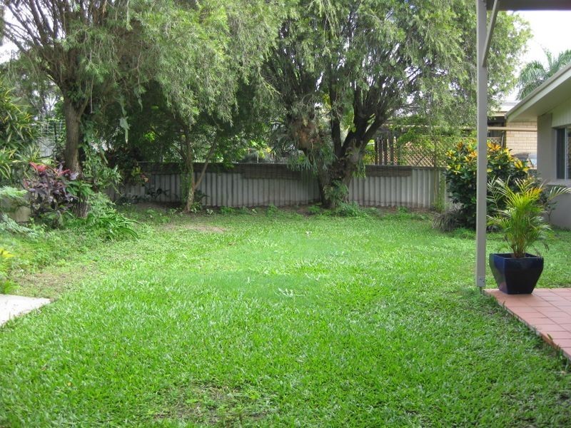 8 Goss Avenue, Labrador QLD 4215